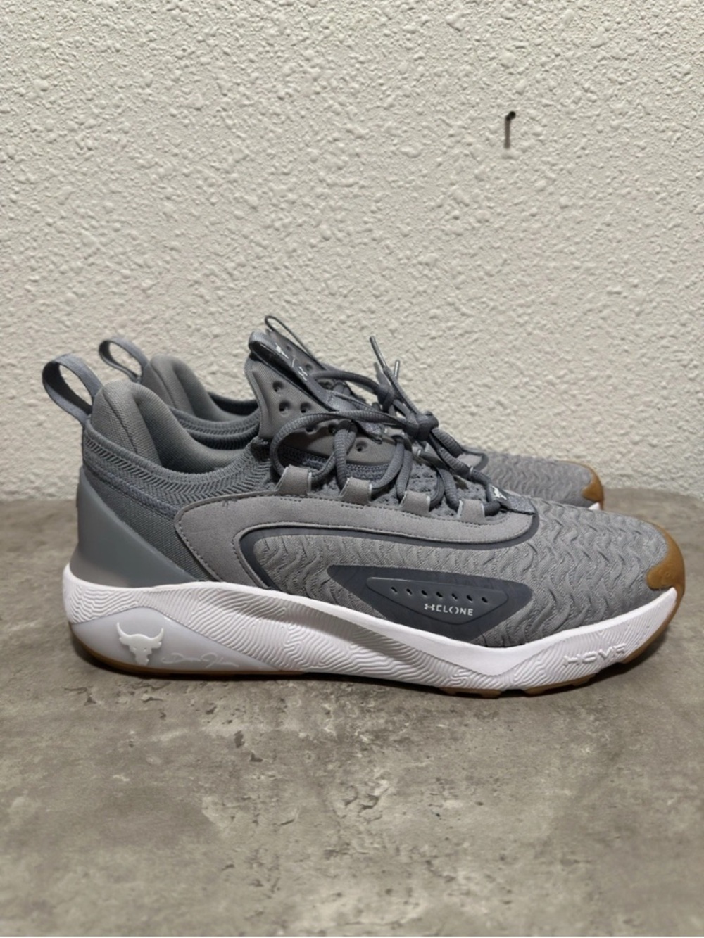 Brand New Under Armour Project Rock 7 Size 11.5 Gray/White 3027600-035